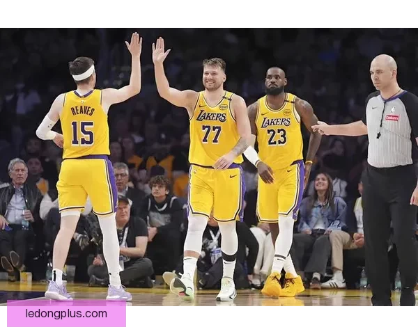 湖人连败东契奇里夫斯遭打击 霍华德喊话愿复出助球队